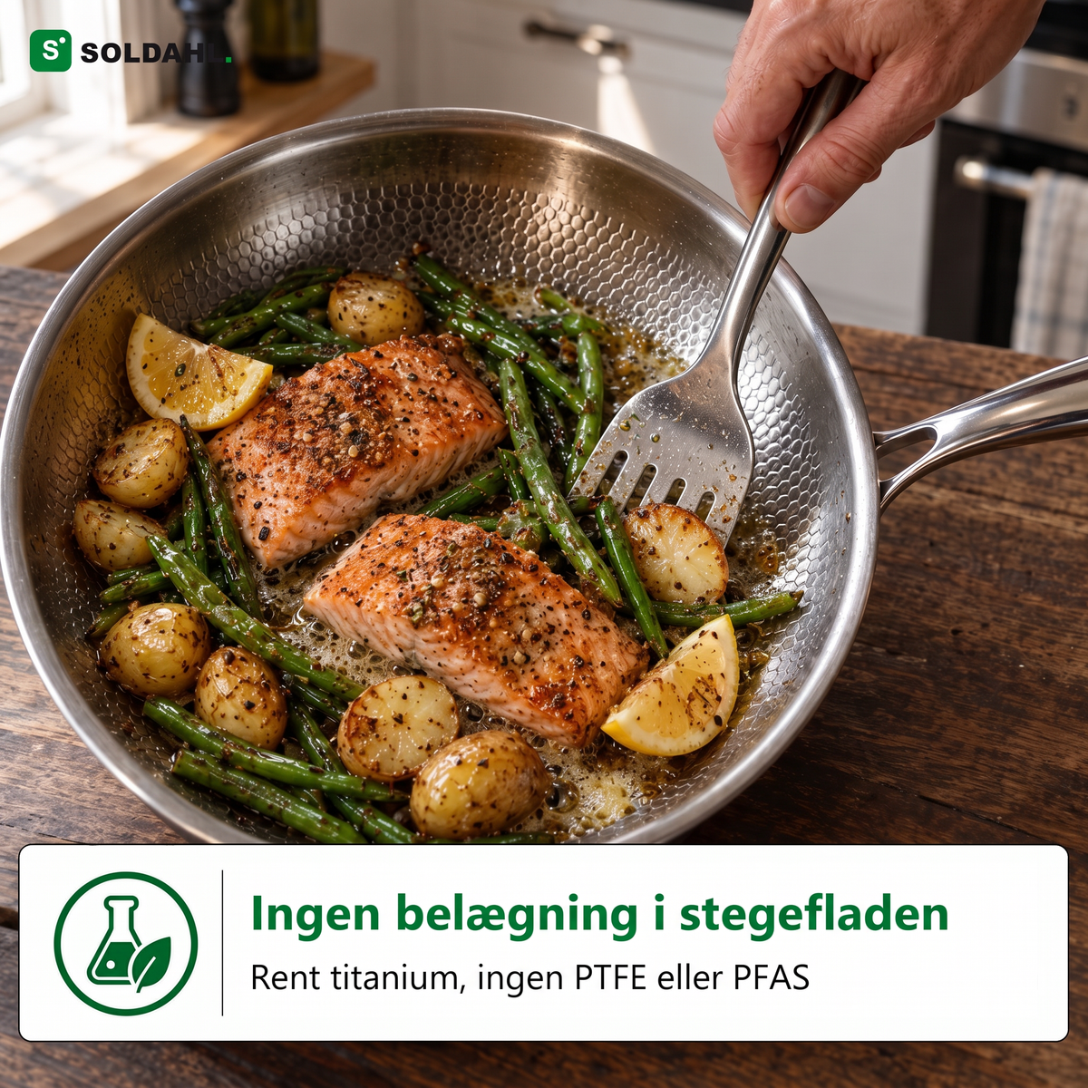 Laks med haricots verts og kartofler steges i Stekro uden belægning